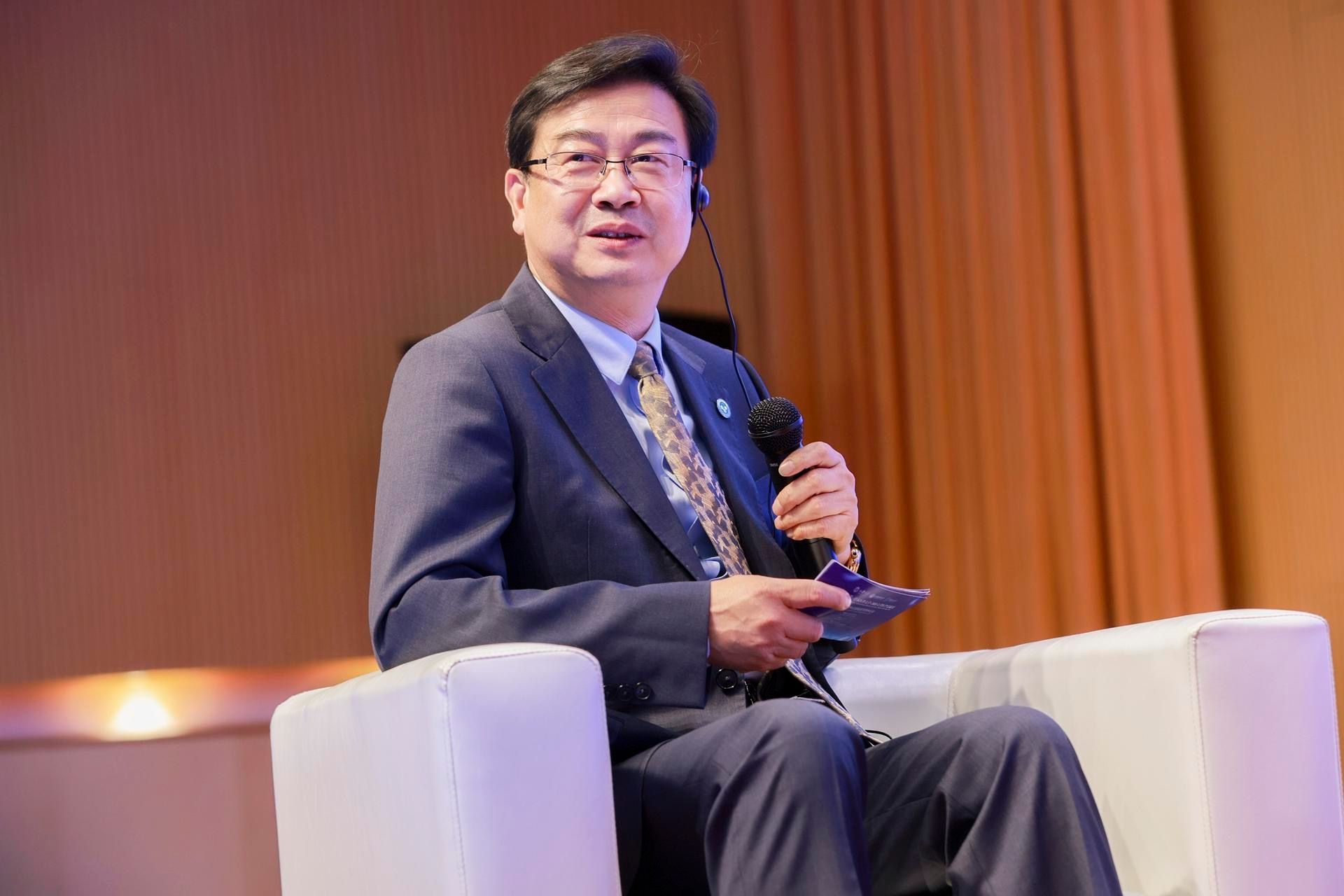 刘斌.jpg 刘斌.jpg